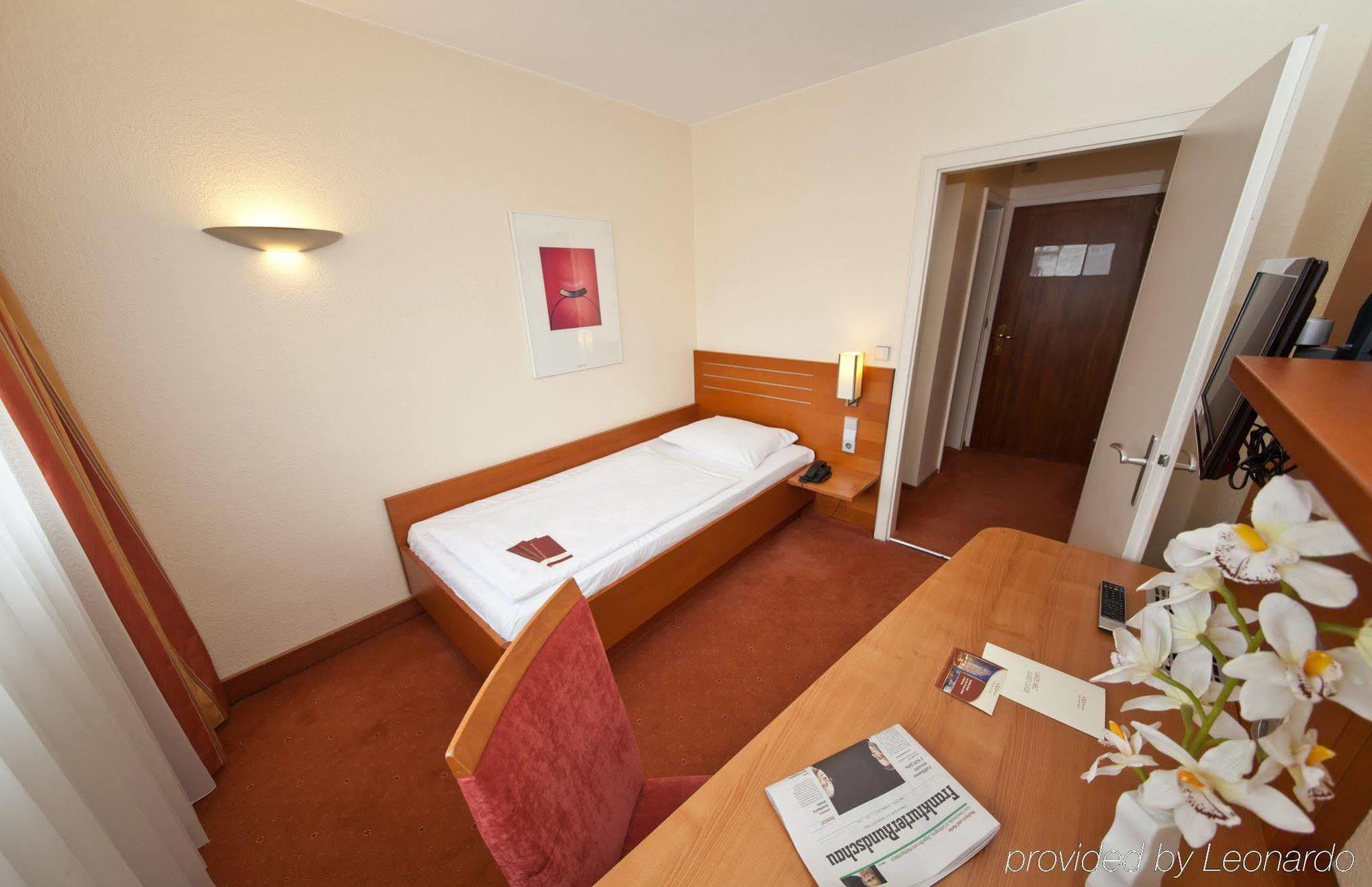 Plaza Rieker Hauptbahnhof 3*